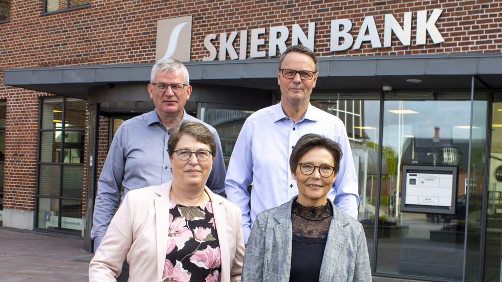 4 ansatte i Skjernbank har jubilæum