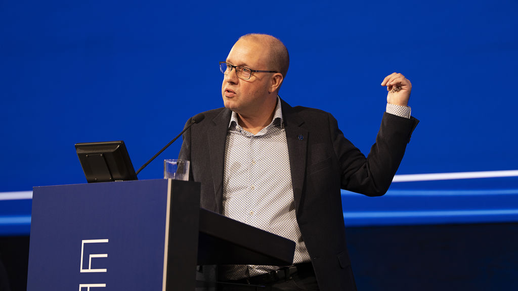 Sten Lund Olsen på talerstolen