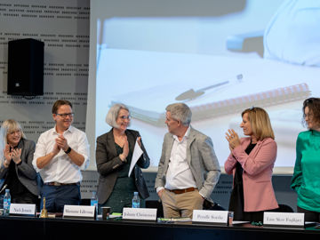 Afgående næstformand takker af med stående applaus fra kollegerne i bestyrelsen