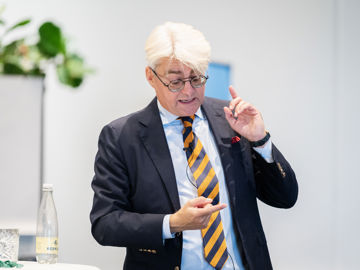 Søren Pind holder oplæg for deltagerne på seminar for tillidsvalgte 2024