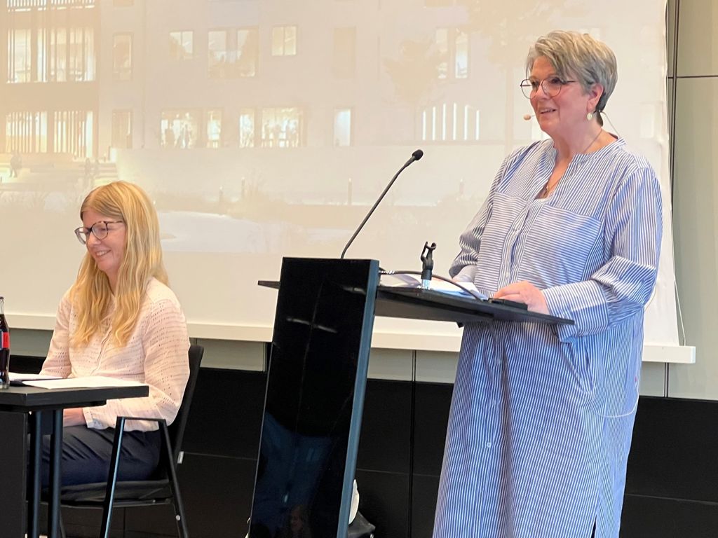 Pia Beck Stæhr på talerstolen under generalforsamling 2025