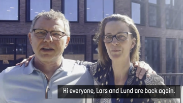 Lars Aabling-thomsen og Kirsten Lund taler inden generalforsamlingen i Finansforbundet i Danske Bank