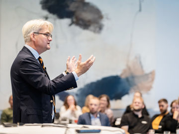 Søren Pind holder oplæg for deltagerne på seminar for tillidsvalgte 2024