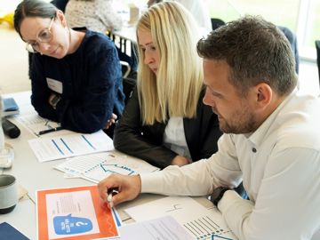 Dialog ved bordene på seminar for tillidsvalgte