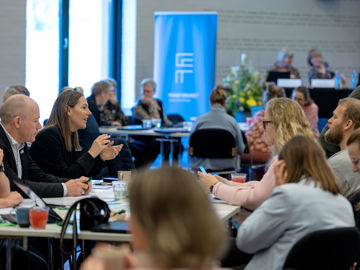 Deltagerne på kredsens generalforsamling debatterer den mundtlige beretning 
